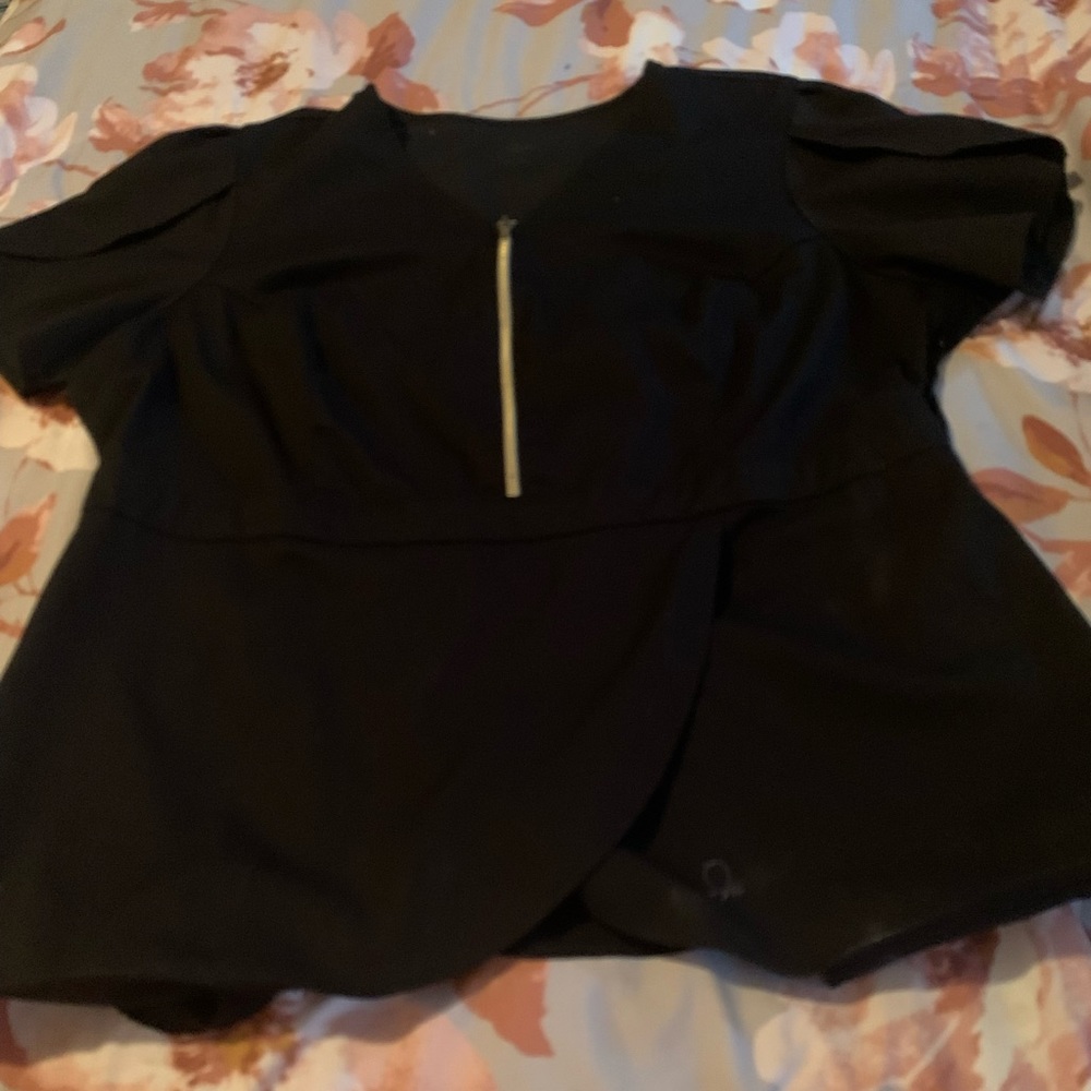 1x black Jaanuu tulip top